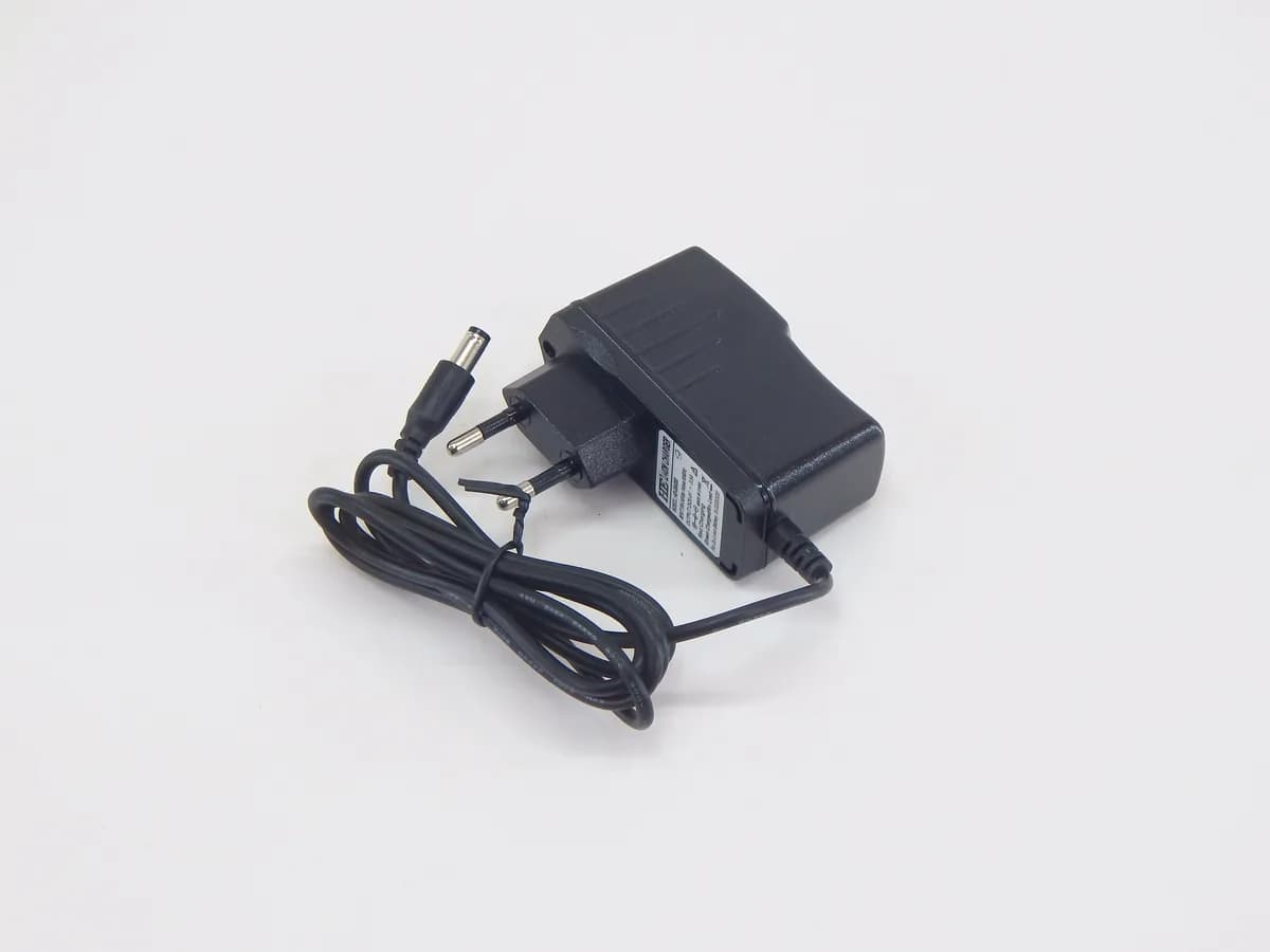Зарядное устройство HB-084050 для тележек CW 8,4V/0,5A (Charger) горизонтальное